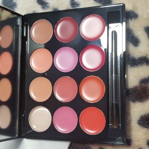 NEW IN BOX ISH Lip statement palette